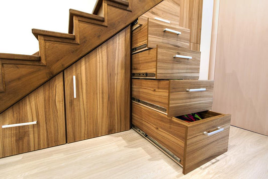 Schwerlast-Schubladenführungen - die beste Lösung für Schubladen unter der Treppe.